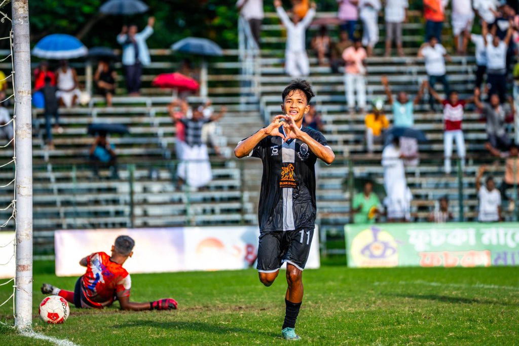 Lalthankima celebrating after scoring third goal for Mohammedan SC against Southern Samity in CFL 2024