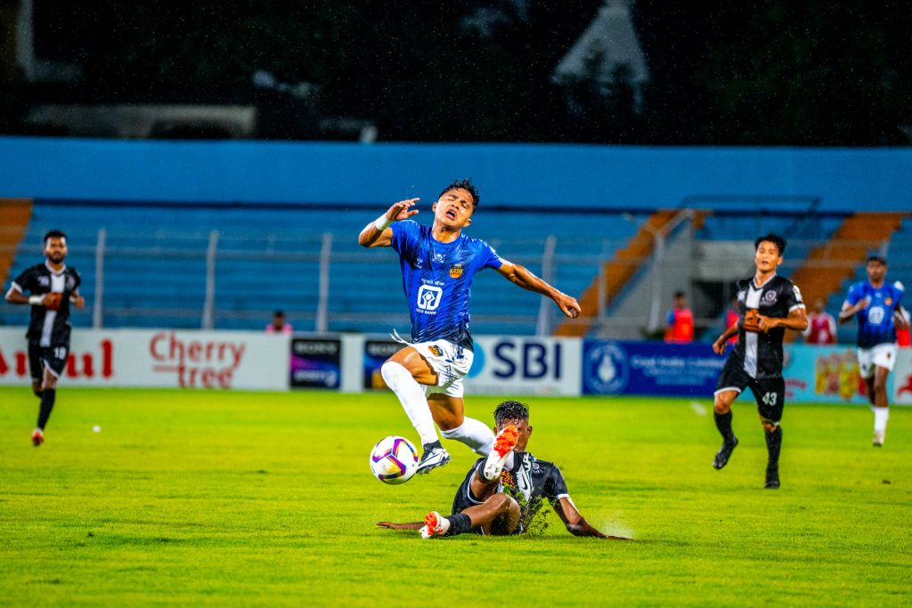 Dipu Haldar of Mohammedan committed a foul to Edmund of Inter Kashi in Durand Cup 2024