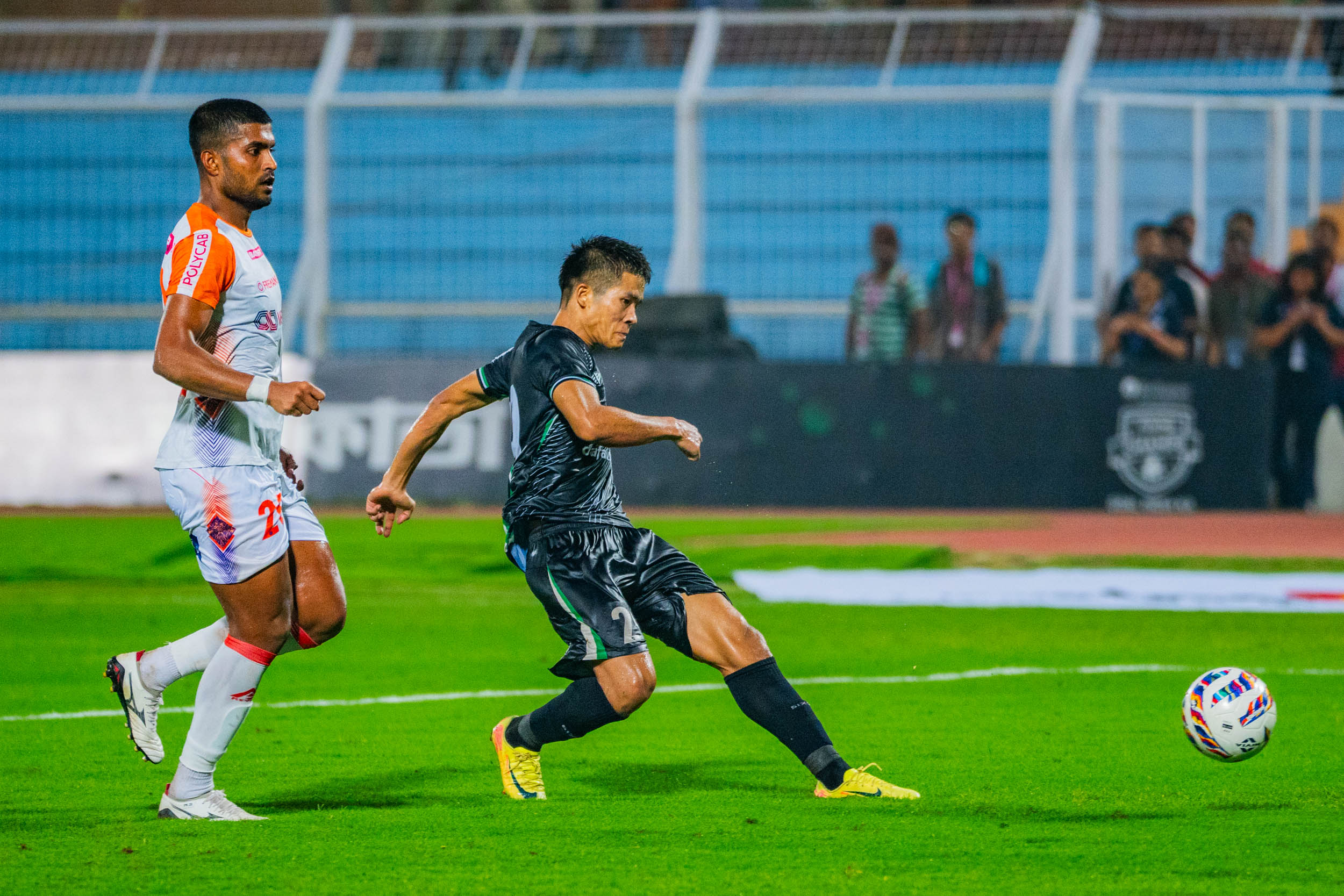 Remsanga of Mohammedan SC taking shot