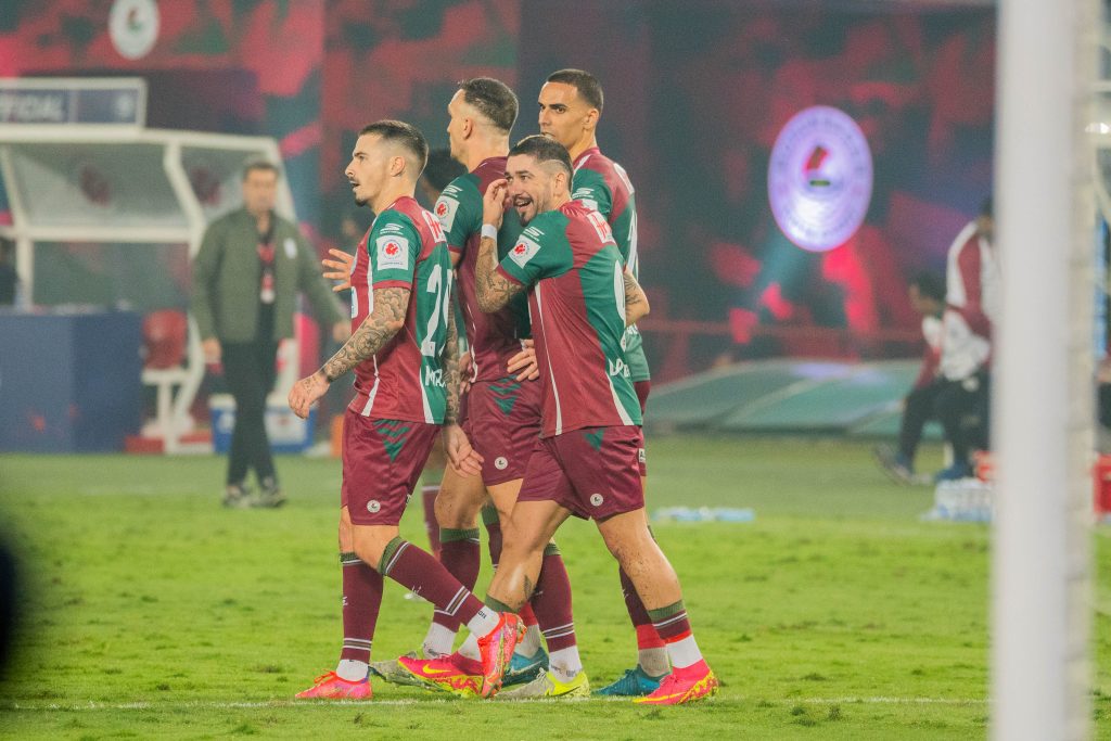 Jamie Maclaren of Mohun Bagan SG celebrating after scoring against Kerala Blasters FC