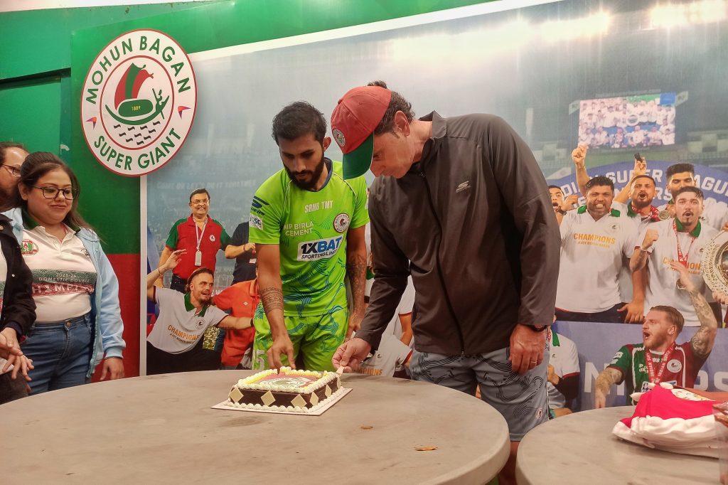 Mohun Bagan Captain Subhasish Bose and Coach Molina celebrating Christmas with fans