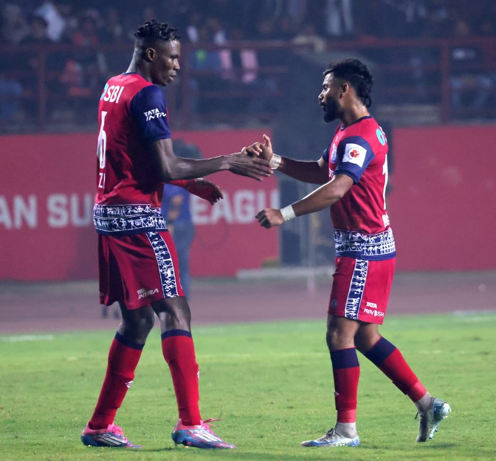 Jamshedpur FC celebrating after scoring against Mohun Bagan SG
