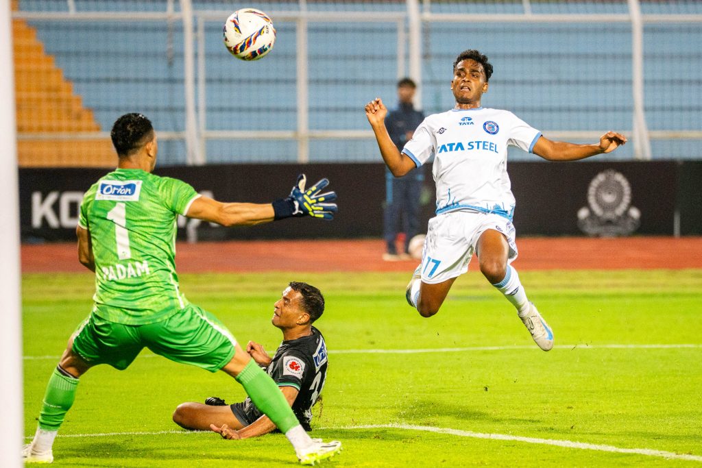 Nikhil Barla of Jamshedpur FC on his way to score against Mohammedan SC in ISL