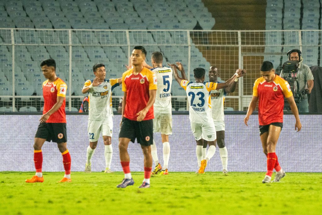 Wilmar and other Chennaiyin FC players celebrating after scoring against East Bengal FC