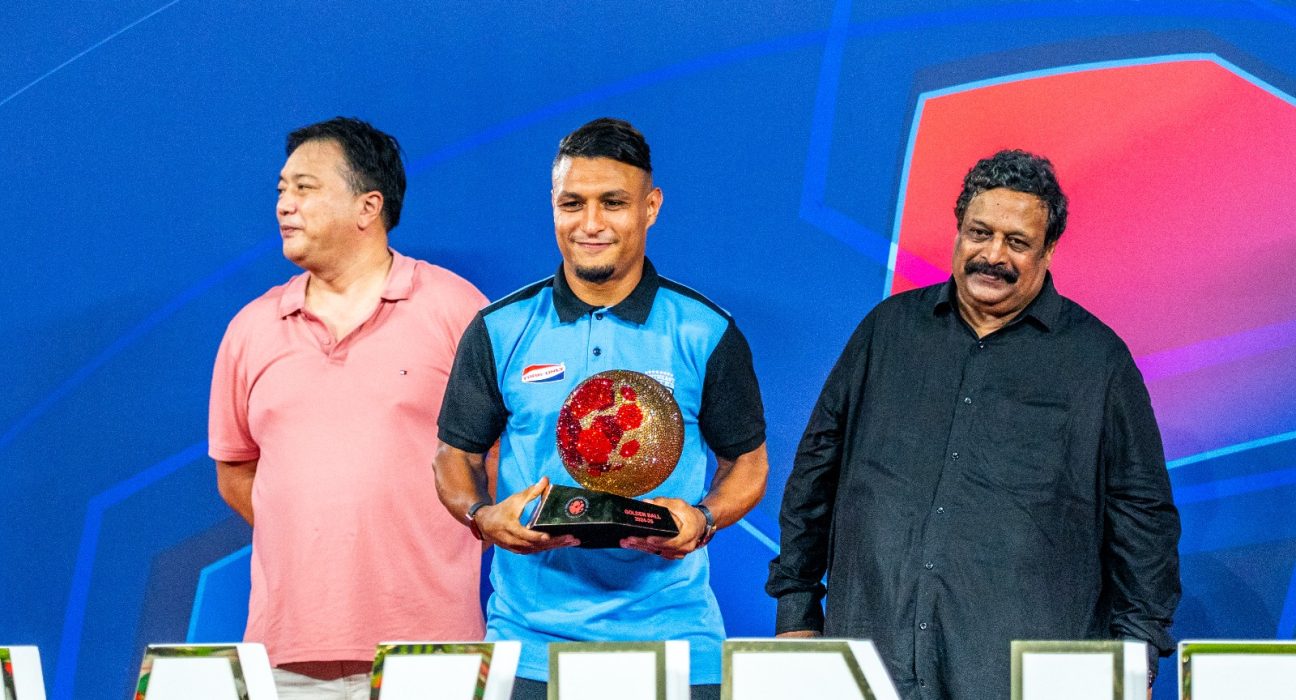 Alaaeddine Ajaraei with ISL 2024-25 Golden Ball award