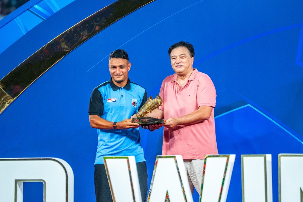 Alaaeddine Ajaraei with ISL 2024-25 Golden Boot award