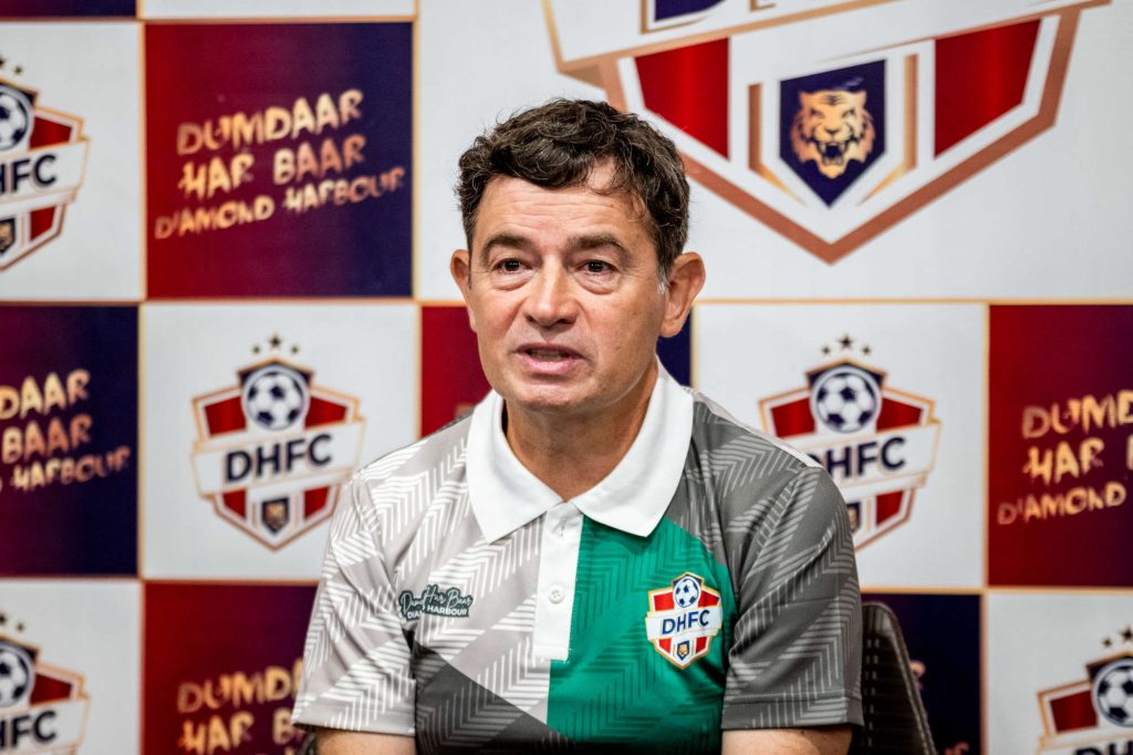 Kivu Vicuna coach of Diamond Harbour FC