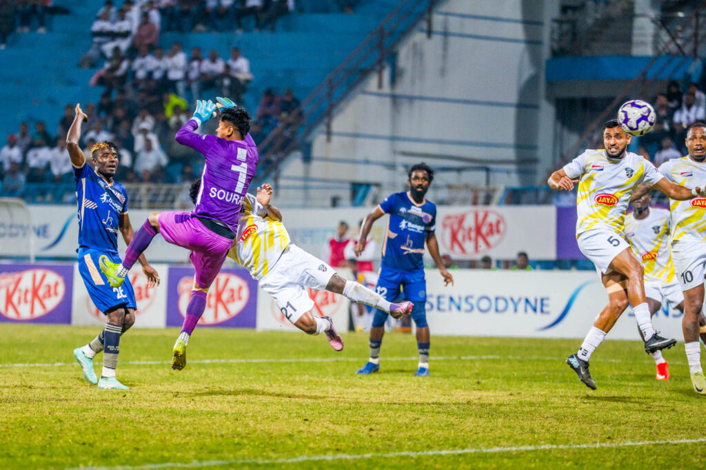 HR keeper Sourav Samanta came out to challenge and collided heavily with Deep of Howrah Hooghly but the ball found the net