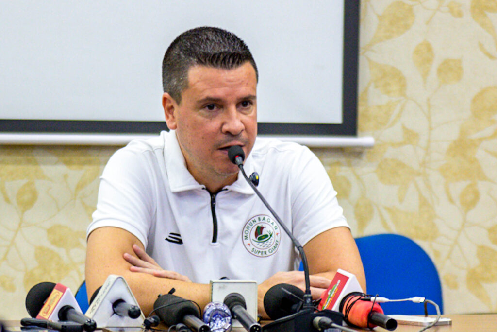 Lobera in front of press for the 1st time after becoming coach of Mohun Bagan