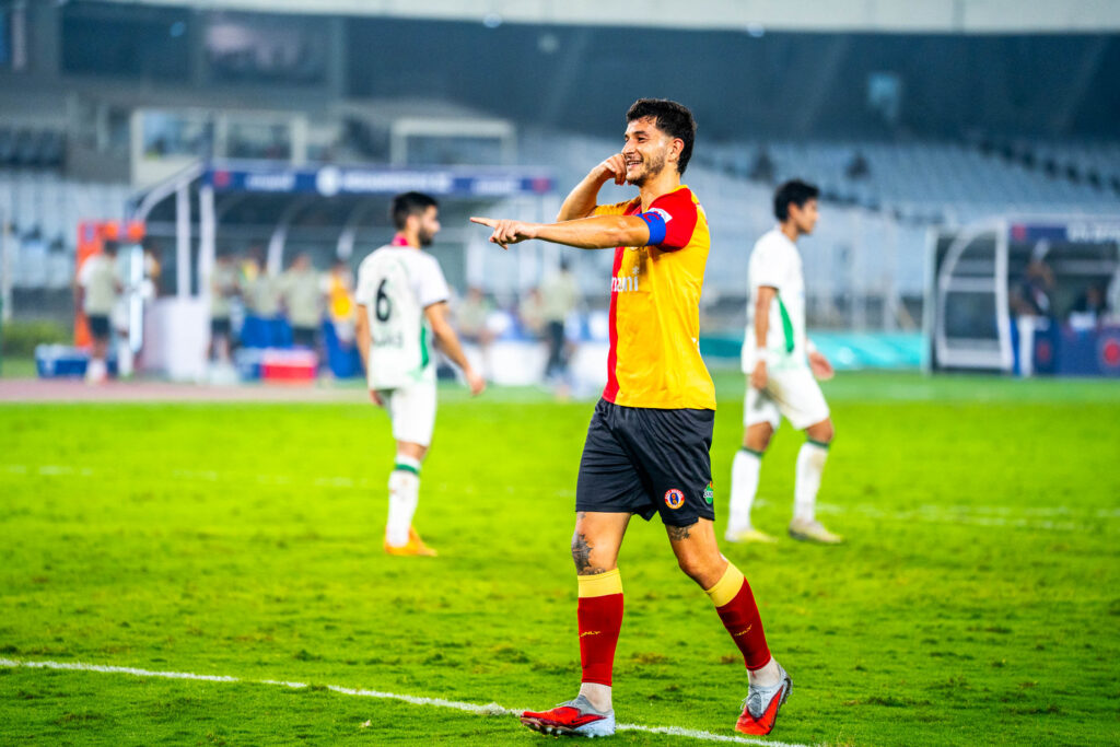 Saul Crespo's celebration after scoring from penalty