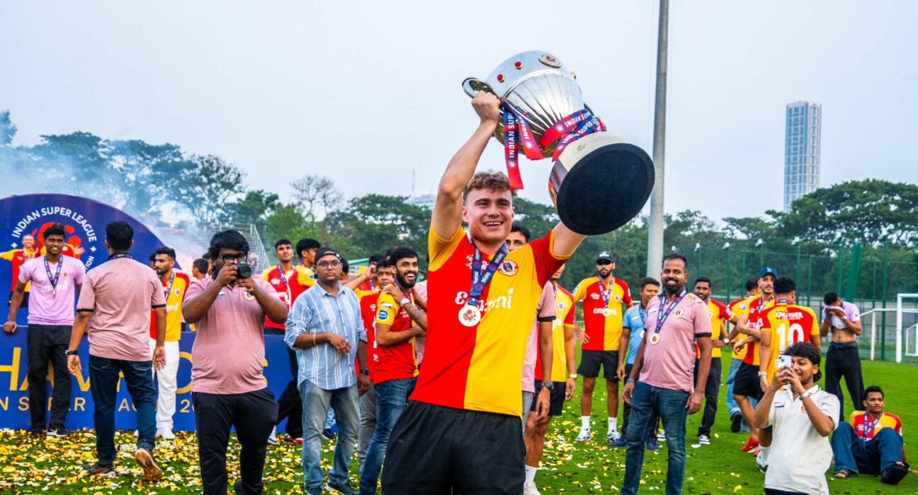 East Bengal ISL Trophy celebration