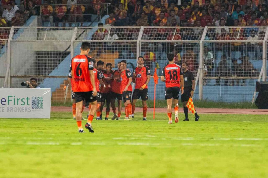 Inter Kashi celebrating Alfred Planas's goal