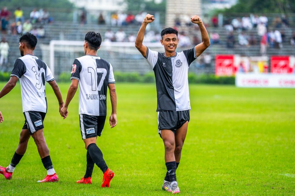 Mohammedan SC celebrating own goal by Aryan