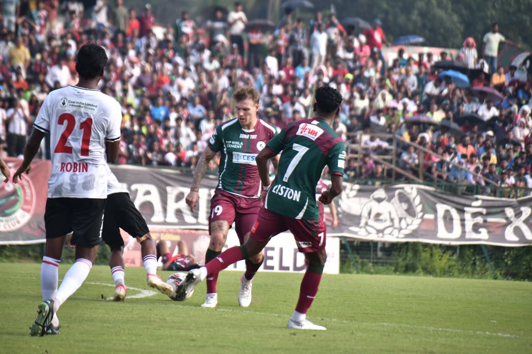 Lee Erwin opened the scoring for Mohun Bagan, but Etyan’s equaliser and a missed penalty ensured a 1–1 draw